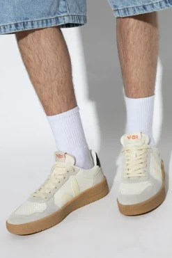 Veja WHITE Sports shoes 'V-82'