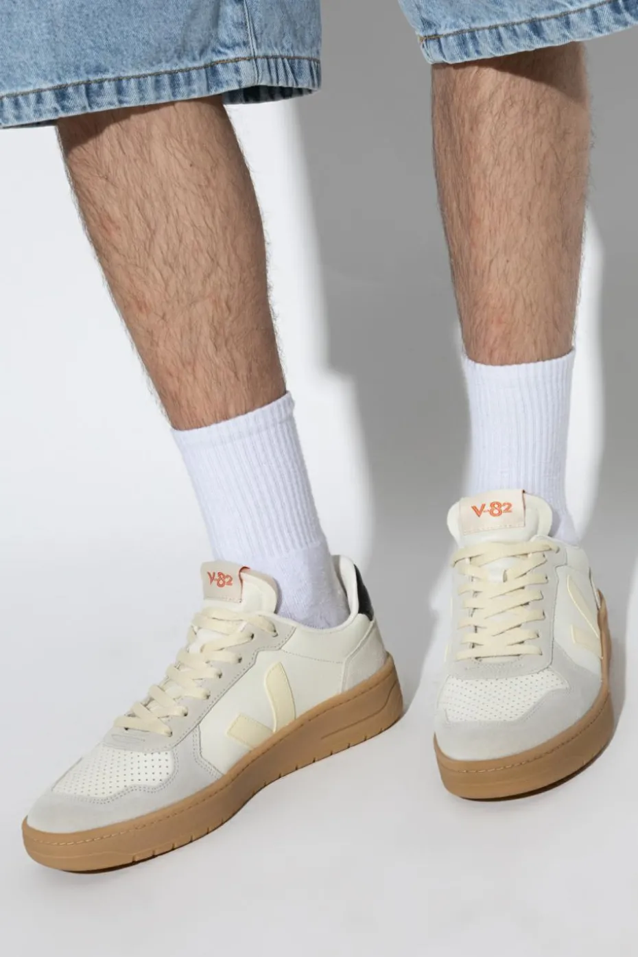 Veja WHITE Sports shoes 'V-82'
