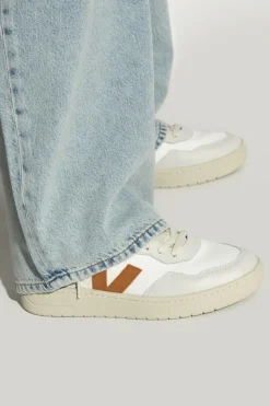 Veja WHITE 'V-90 B-MESH' sneakers