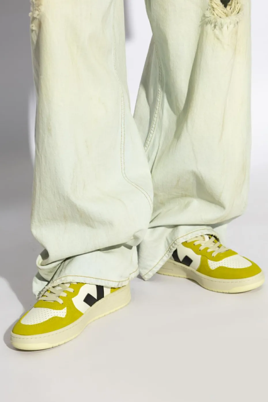 Veja YELLOW Sneakers V-10 PRIME LEATHER