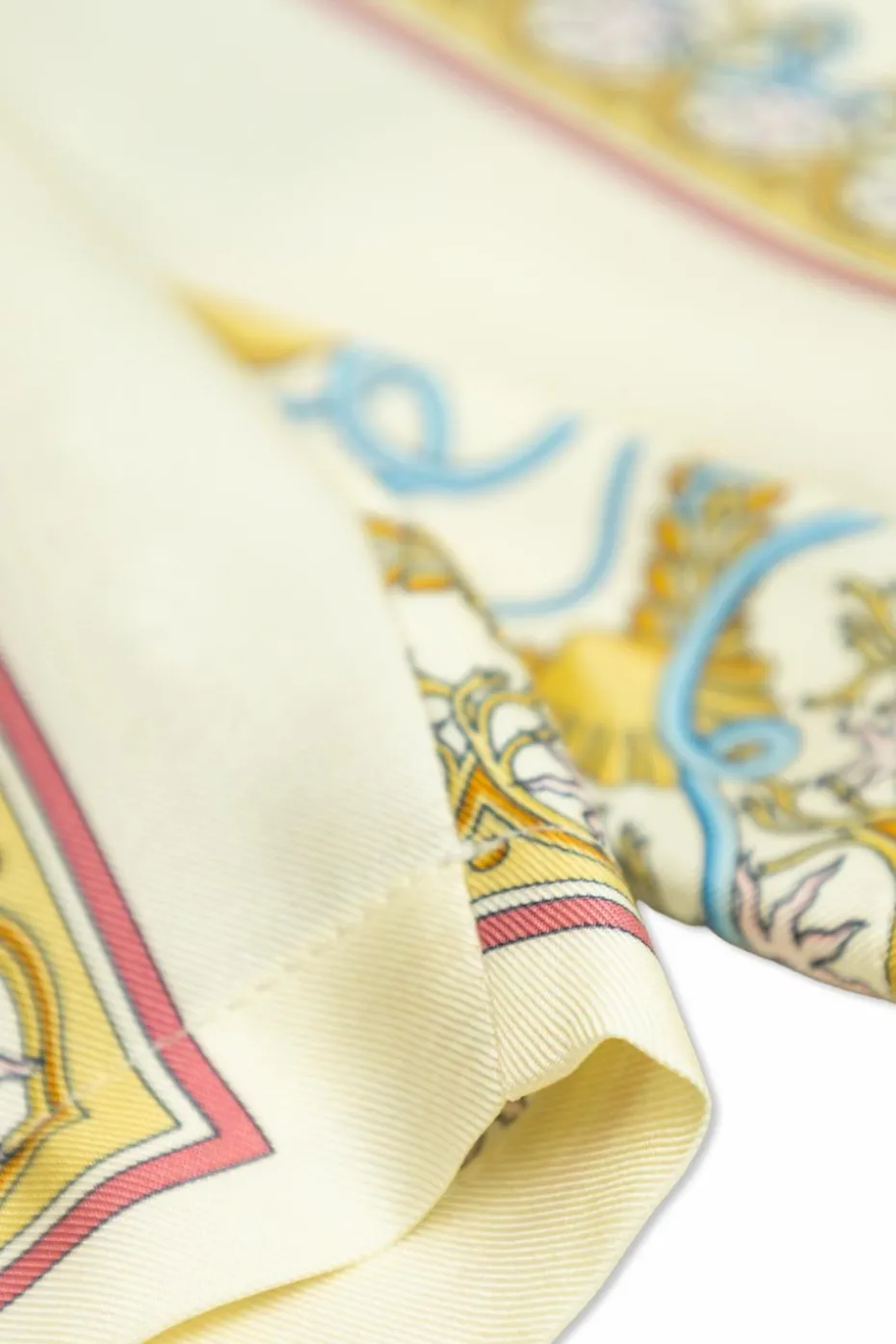 Versace Kids cream Patterned shorts