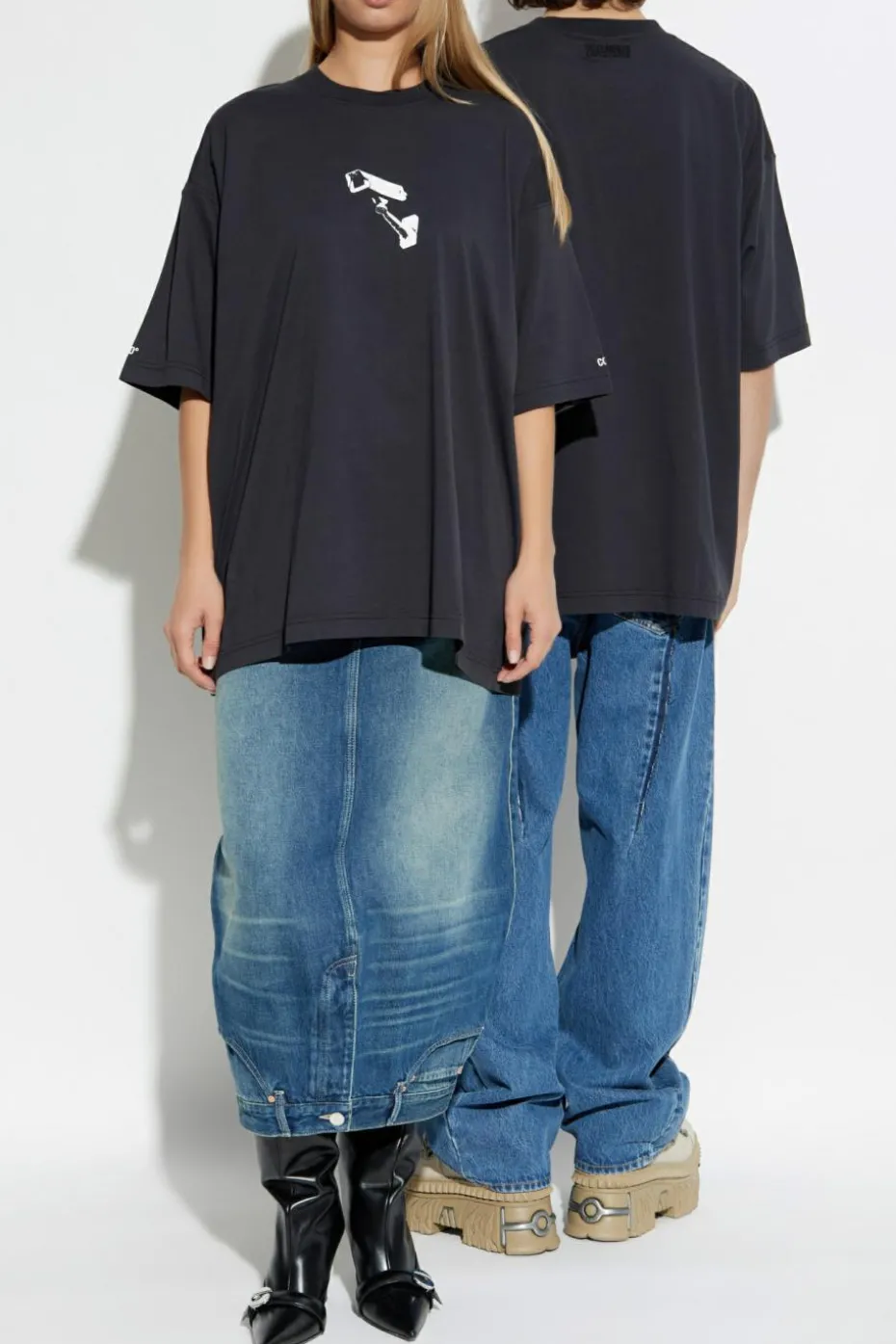 VETEMENTS BLACK T-shirt with print